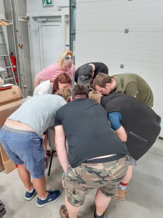 26 Jehla v kupce sena